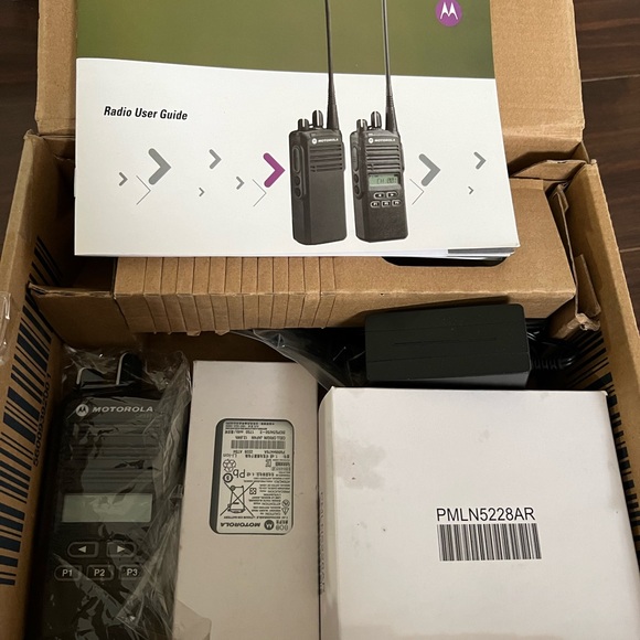 Motorola CP185 Ricetrasmittente Portatile VHF 136-174MHz, 16 Canali, 2-5 Watt - Usata